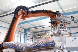 Vollautomatische Sackpalettierung mit Robotersystem von KOCH Robotersysteme